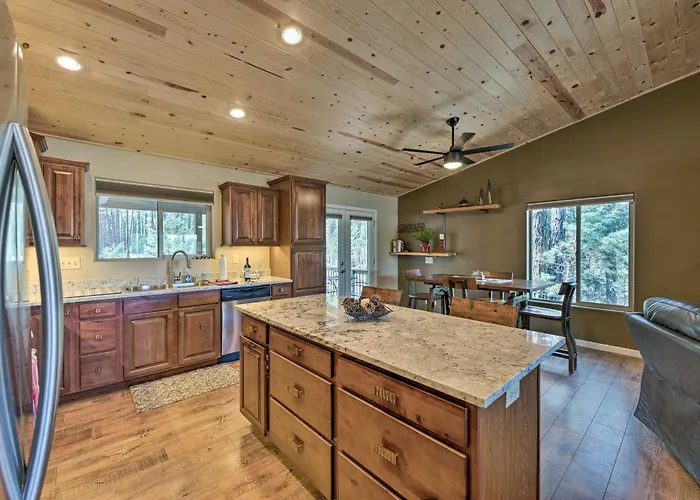 1 Mi To Rainbow Lake: Newly Built & Woodsy Retreat Holiday home Pinetop-Lakeside