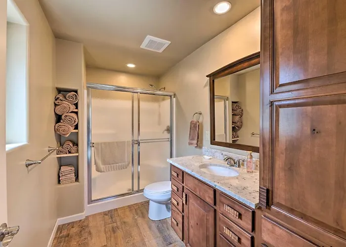 1 Mi To Rainbow Lake: Newly Built & Woodsy Retreat Holiday home Pinetop-Lakeside