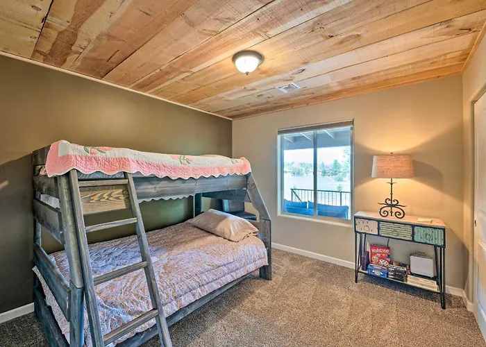 1 Mi To Rainbow Lake: Newly Built & Woodsy Retreat Holiday home Pinetop-Lakeside