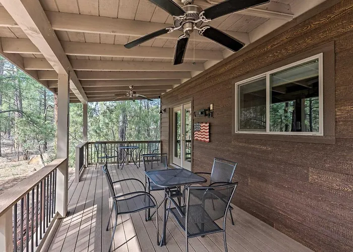 Holiday home 1 Mi To Rainbow Lake: Newly Built & Woodsy Retreat