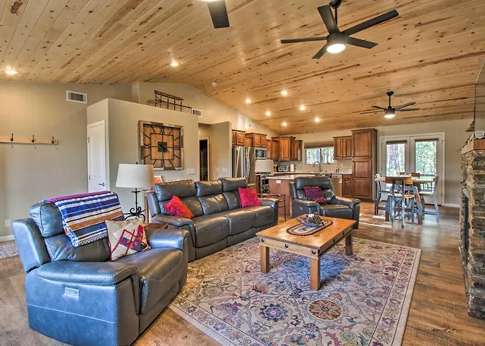 Holiday home 1 Mi To Rainbow Lake: Newly Built & Woodsy Retreat