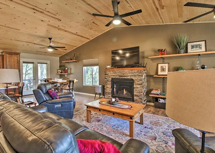1 Mi To Rainbow Lake: Newly Built & Woodsy Retreat *