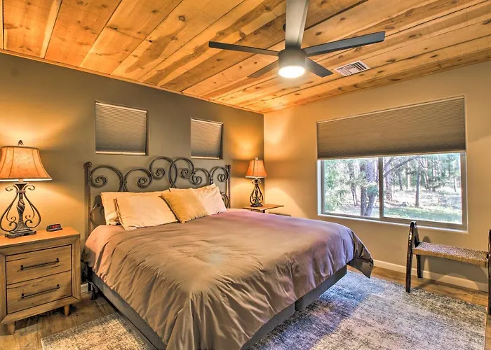 1 Mi To Rainbow Lake: Newly Built & Woodsy Retreat Holiday home *
