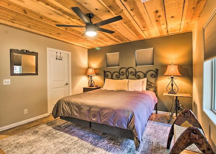 1 Mi To Rainbow Lake: Newly Built & Woodsy Retreat Holiday home